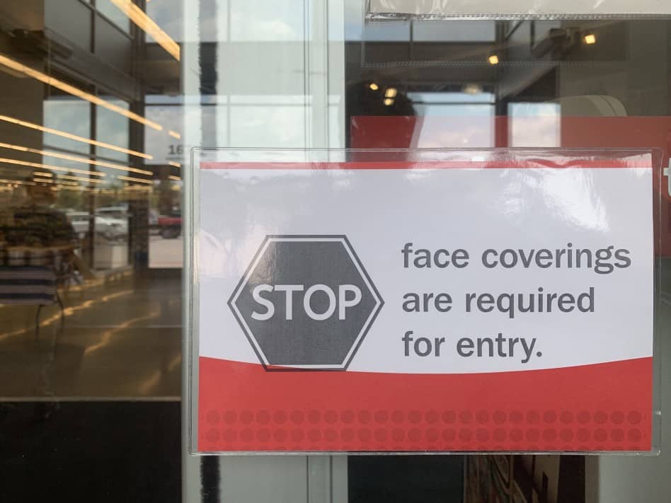 Sign requiring face covering to enter